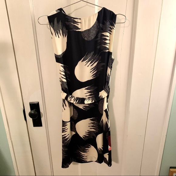 DVF graphic print silk dress size 4 - Picture 3 of 7